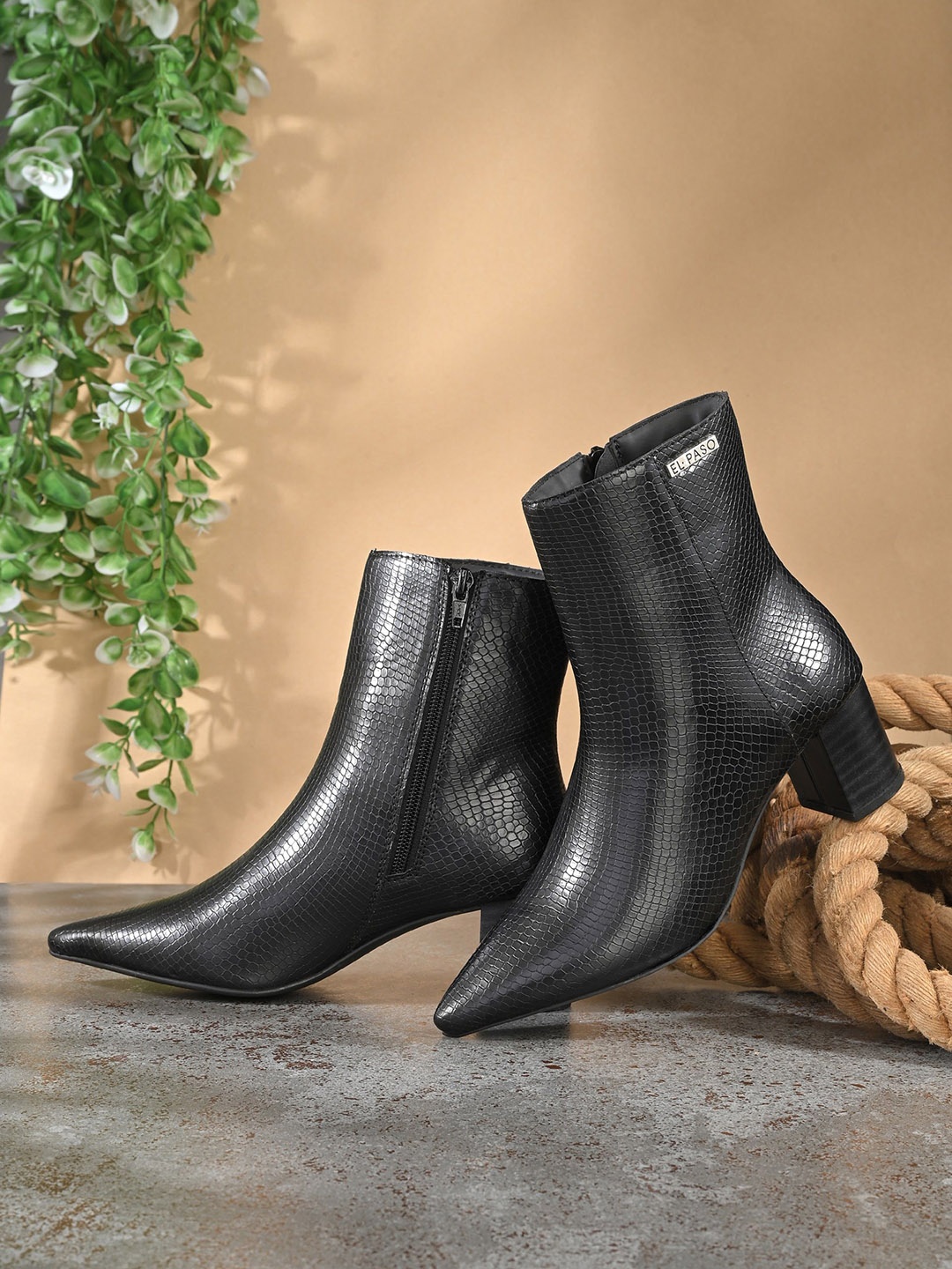 

El Paso Women Block-Heeled Chelsea Boots, Black
