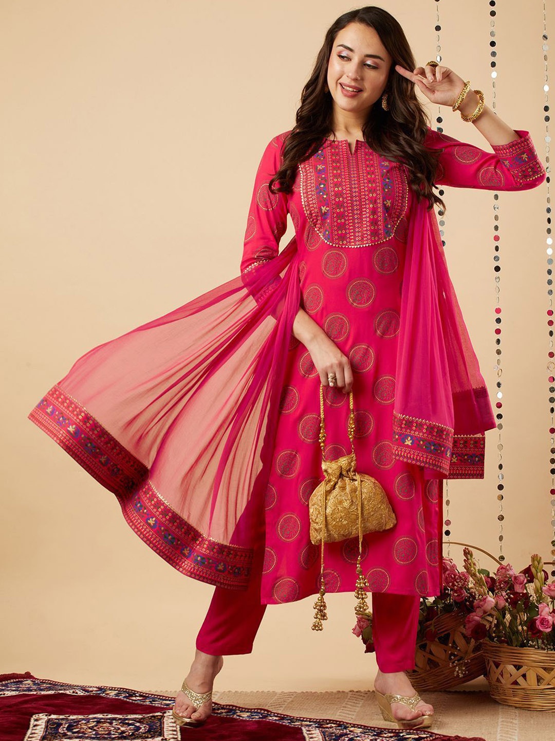 

zinariya Fab Women Floral Printed Regular Gotta Patti Kurta with Trousers & With Dupatta, Pink