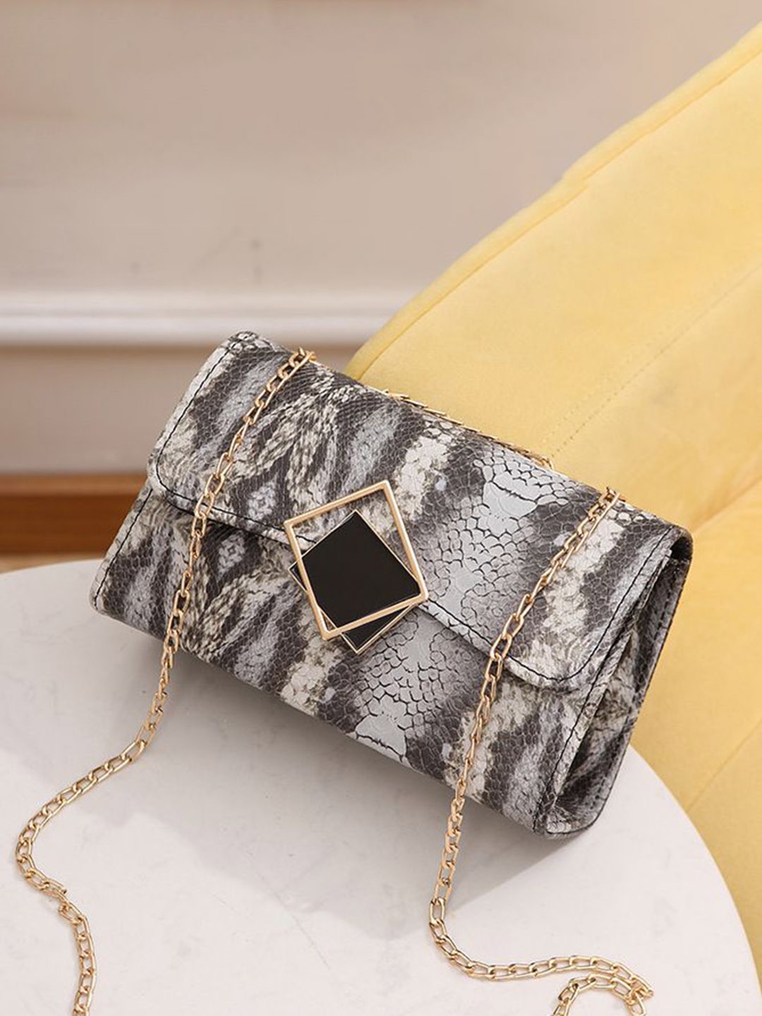 

Diva Dale Women Textured Bucket Sling Bag, Grey