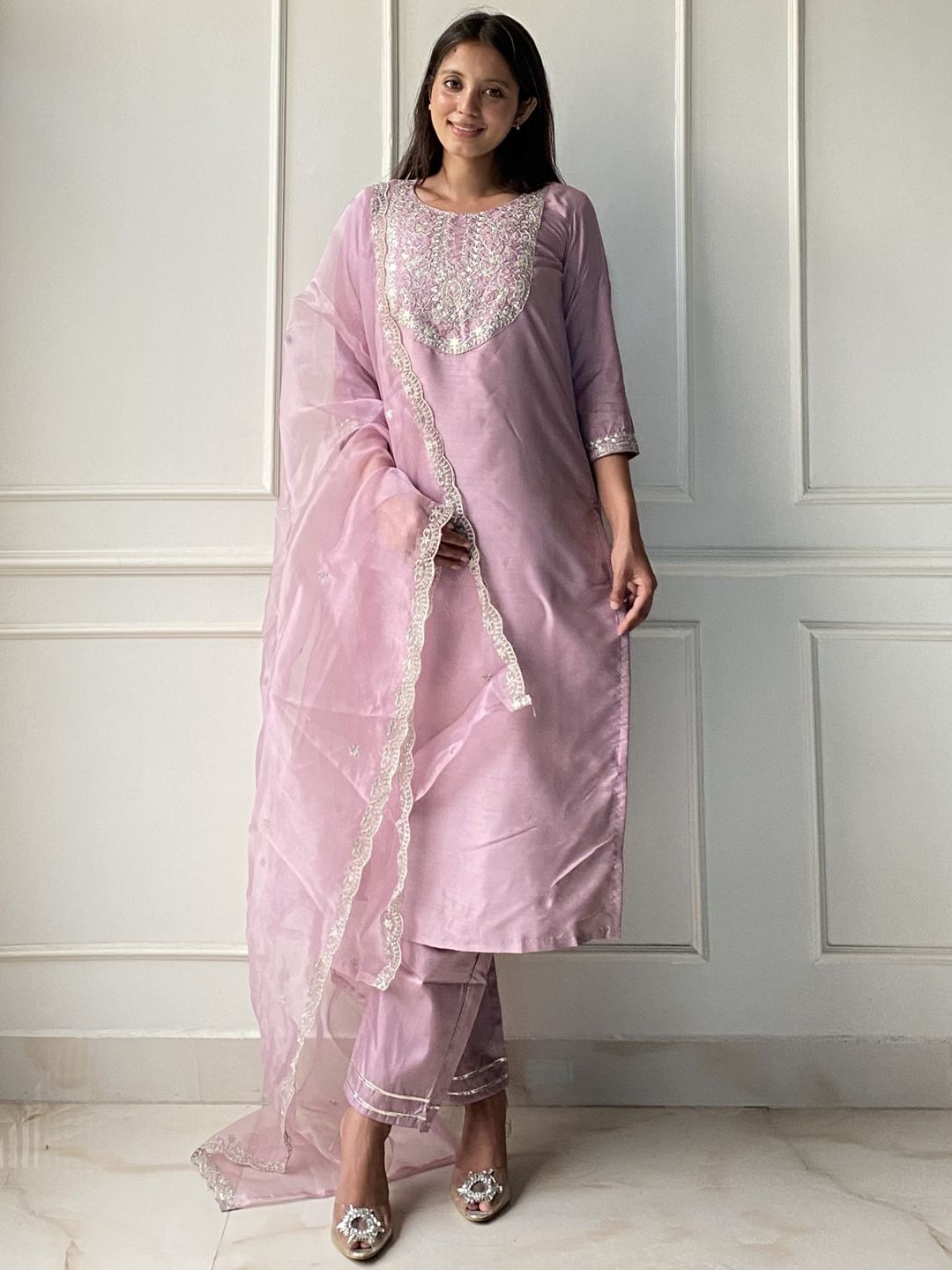 

VredeVogel Floral Yoke Design Regular Sequinned Kurta With Trousers & Dupatta, Lavender