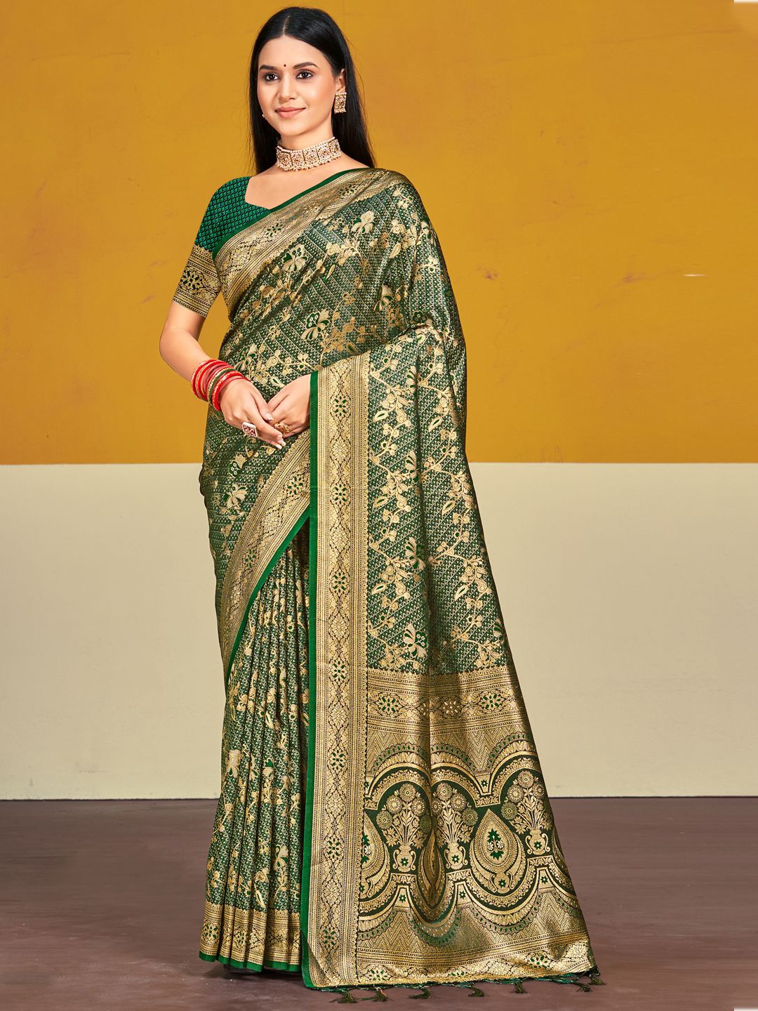 

SANGAM PRINTS Woven Design Zari Satin Tussar Saree, Green