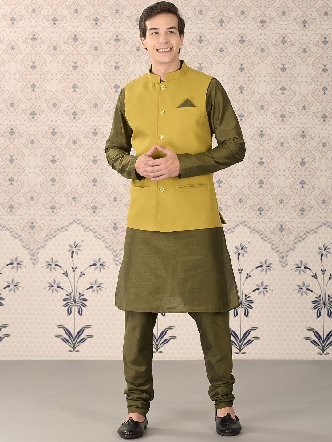 

Ode by House of Pataudi Men Regular Kurta with Churidar, Green