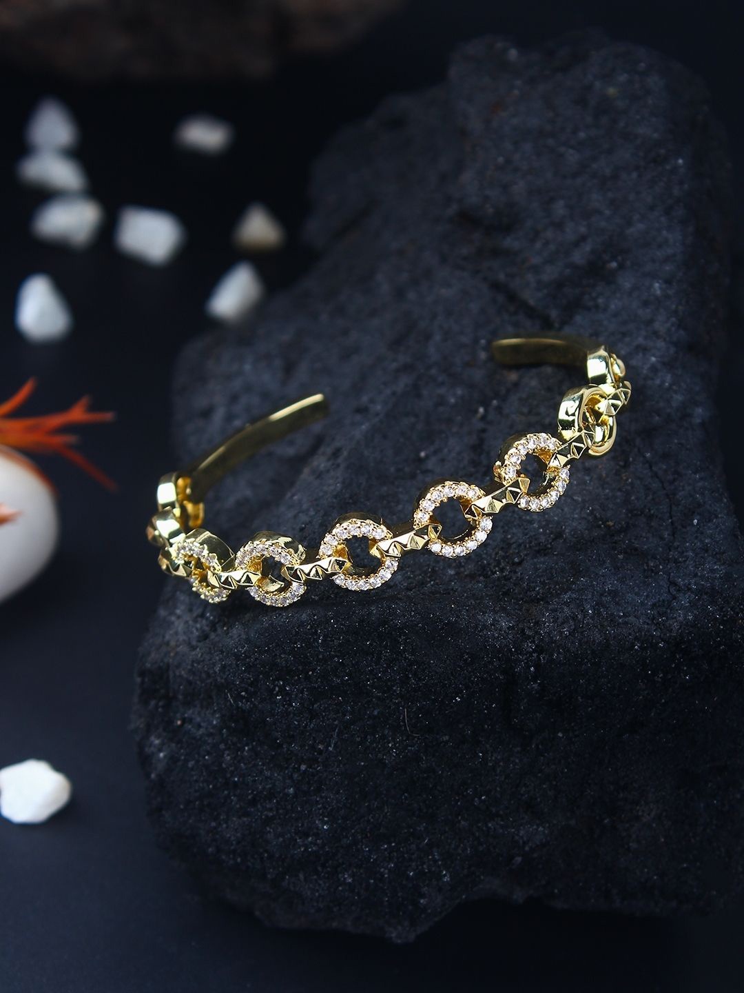 

KPOP Gold-Plated Cubic Zirconia Bangle-Style Bracelet