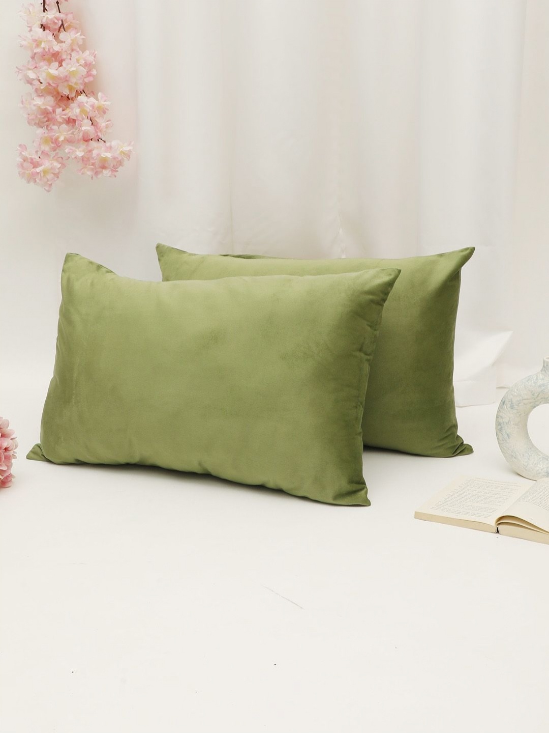 

THE CONVERSION Green 2 Pieces Velvet Rectangle Shape Pillow Covers