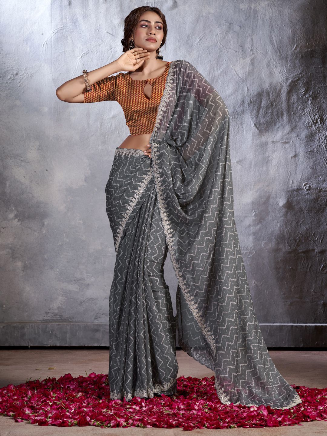 

CHUDIYA Zig Zag Printed Embroidery Border Saree, Grey