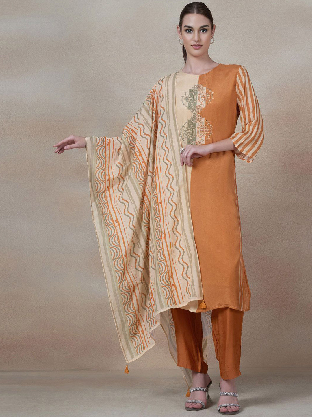 

Rang by Indya Women Ethnic Motifs Printed Regular Kurta with Trousers & With Dupatta, Yellow