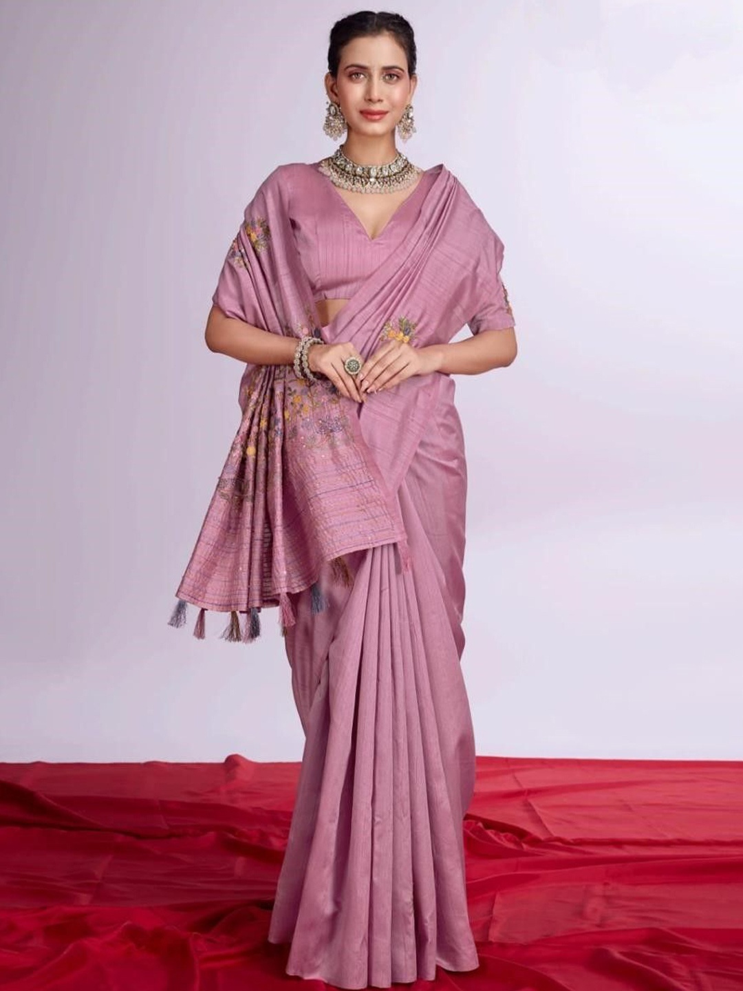 

KALINDI Floral Embroidered Khadi Saree, Peach