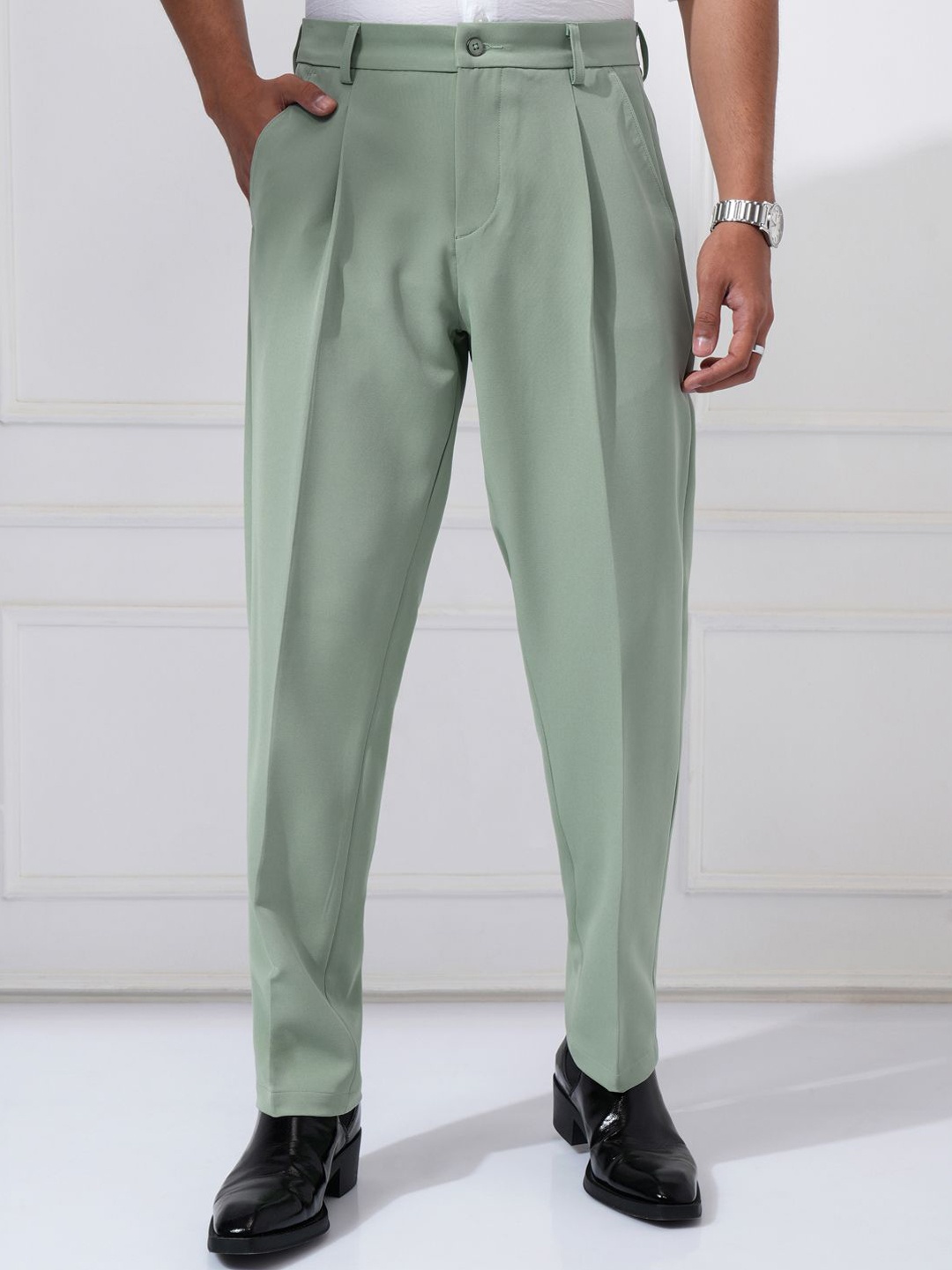 

HIGHLANDER Men Easy Wash Solid Pleated Trousers, Sea green