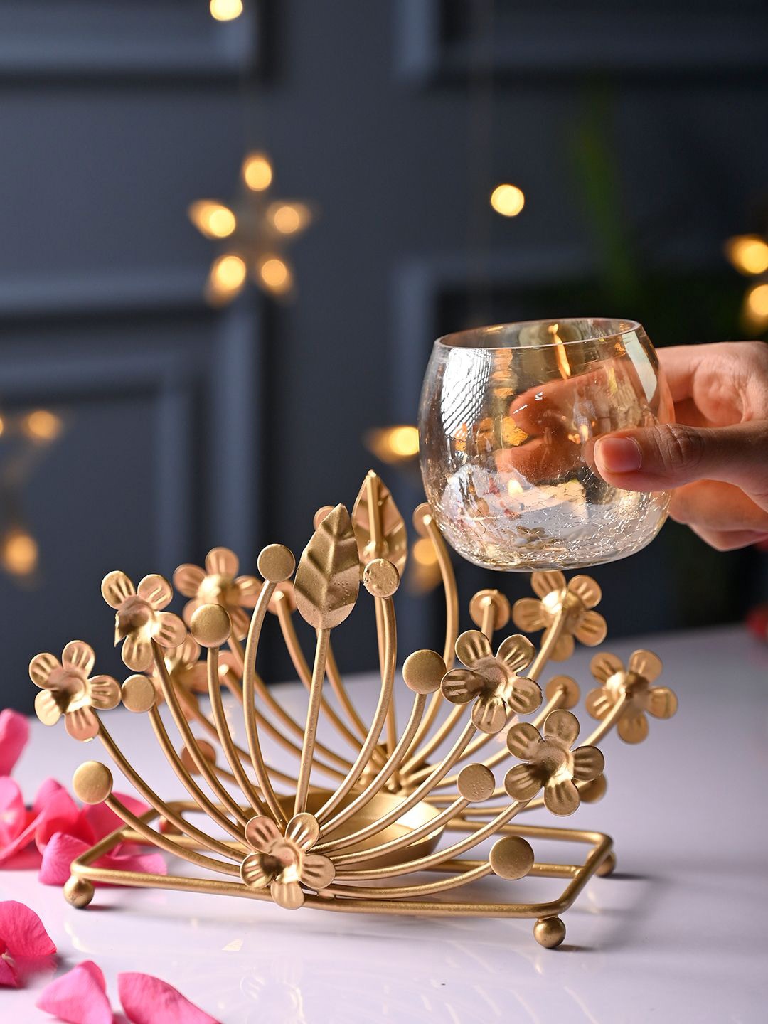 

MARKET99 Gold-Toned Leaf Design T-Light Candle Holder