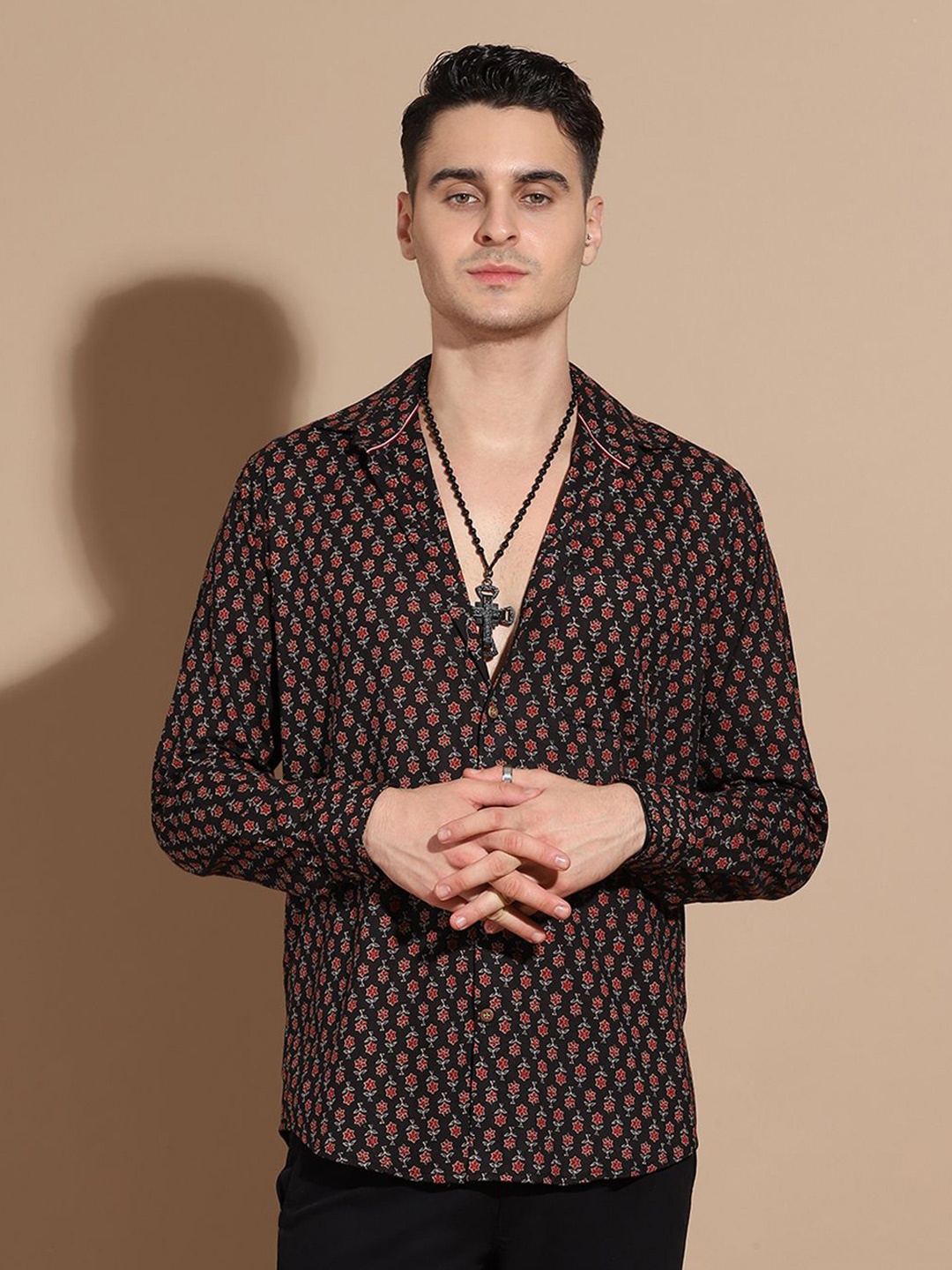 

Anouk Men Smart Cutaway Collar Floral Printed Cotton Casual Shirt, Black