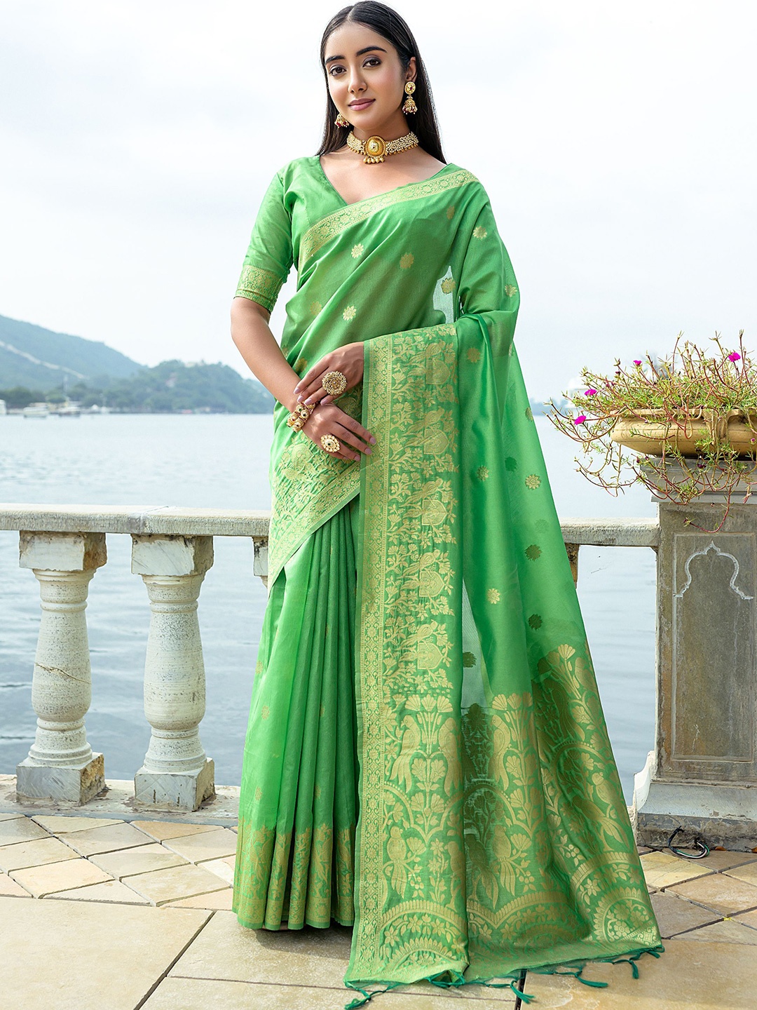 

Kandora Woven Design Zari Pure Silk Saree, Green