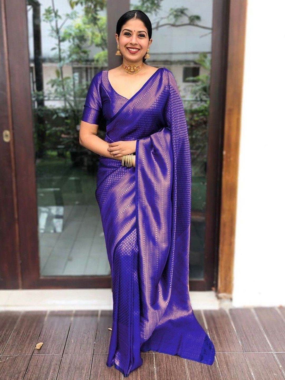 

QENY Ethnic Motifs Zari Art Silk Banarasi Saree, Blue