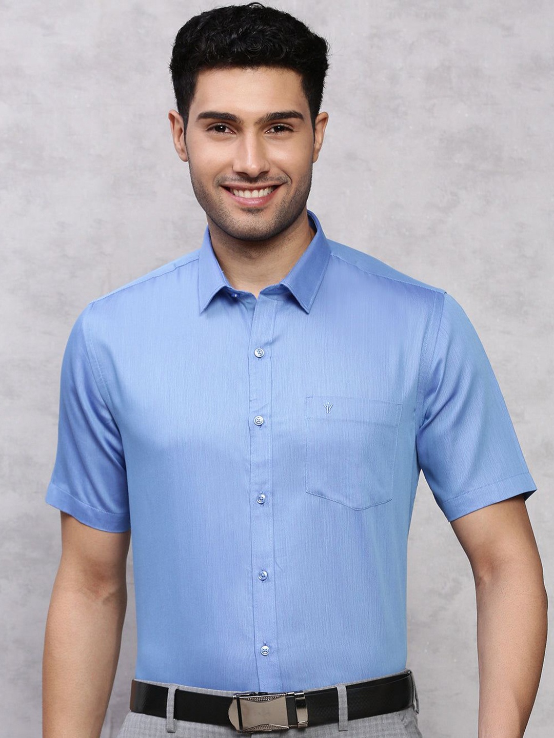 

Ramraj Solid Half Sleeves Shirt, Blue