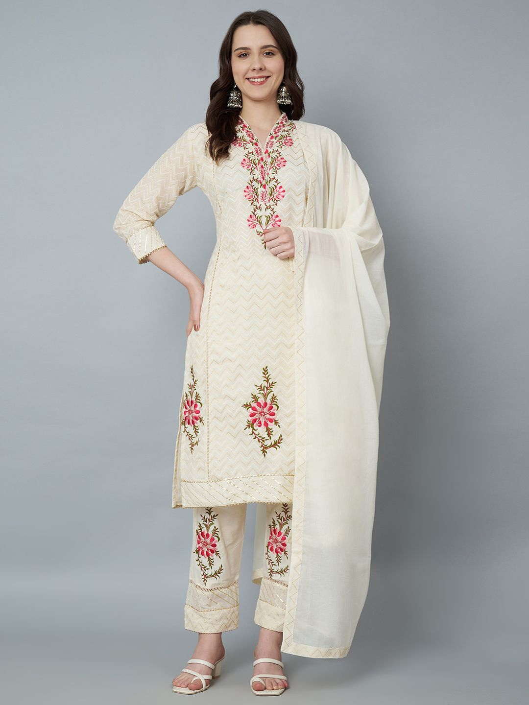 

Trend Level Women Embroidered Khadi Handloom Kurta, Off white