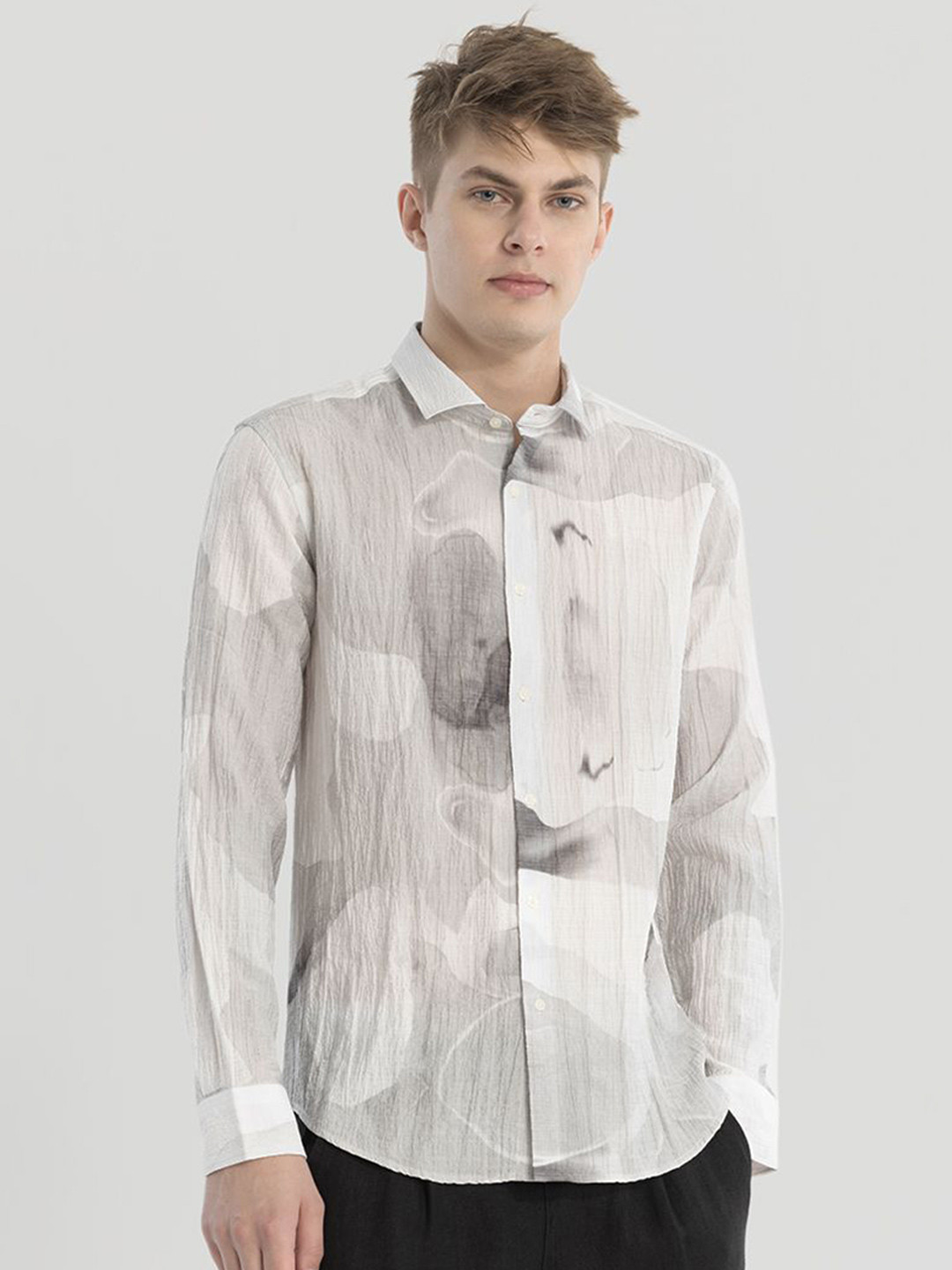 

Snitch Men Smart Spread Collar Abstract Printed Casual Shirt, White