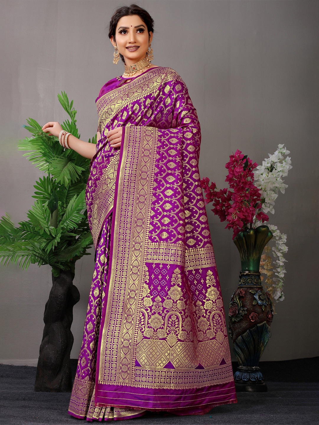 

Royal Rajgharana Saree Woven Design Zari Pure Silk Banarasi Sarees, Purple