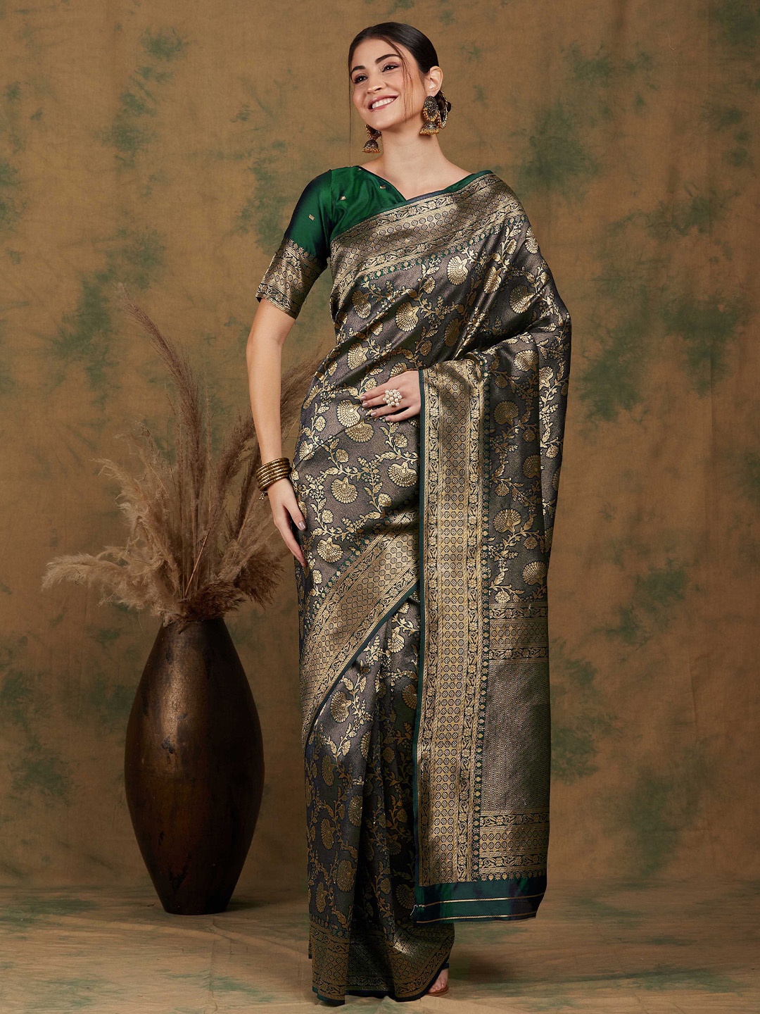 

DIVASTRI Woven Design Zari Banarasi Saree, Olive