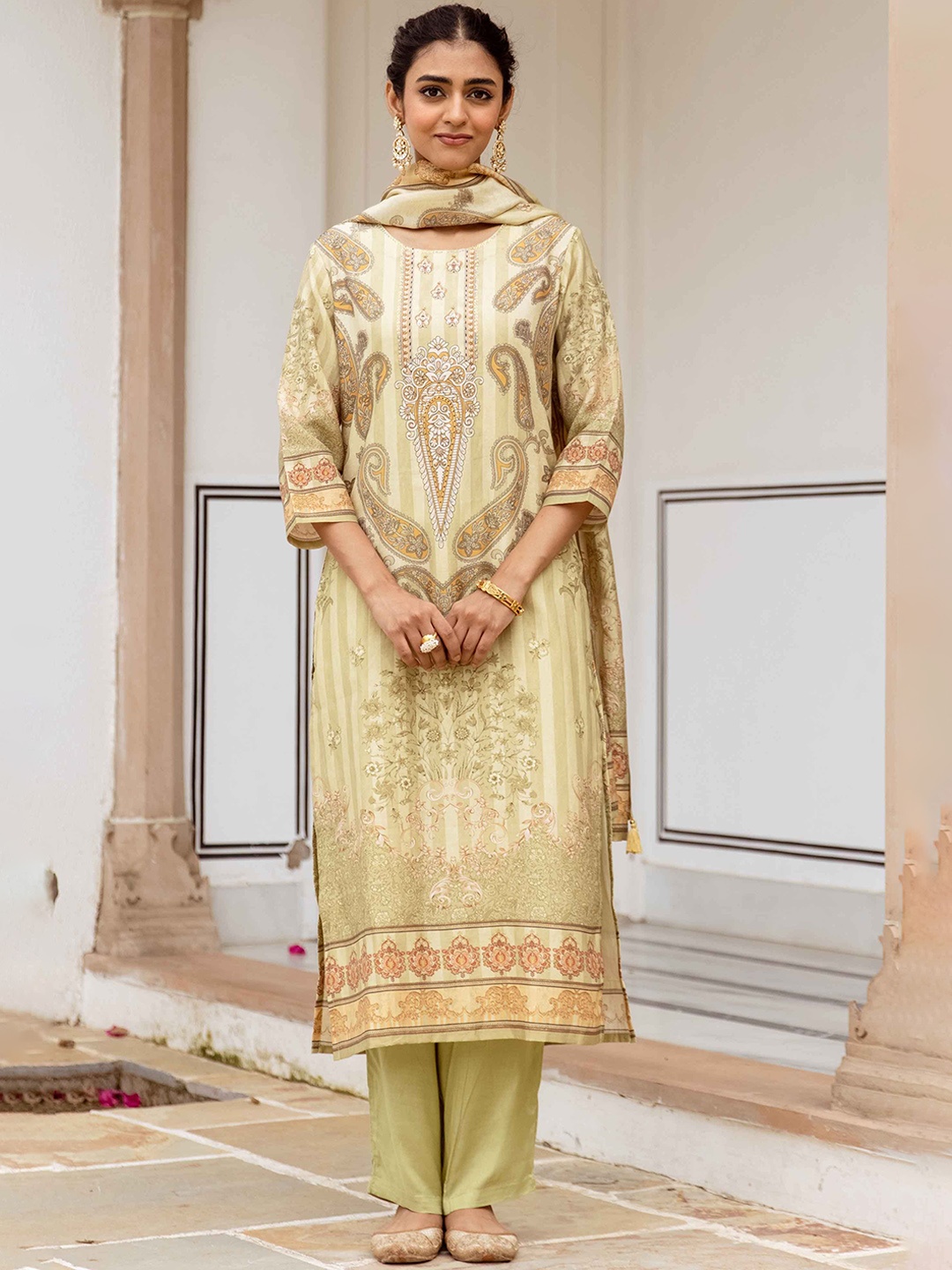 

KALINI Women Floral Printed Regular Beads and Stones Kurta with Trousers & Dupatta, Green