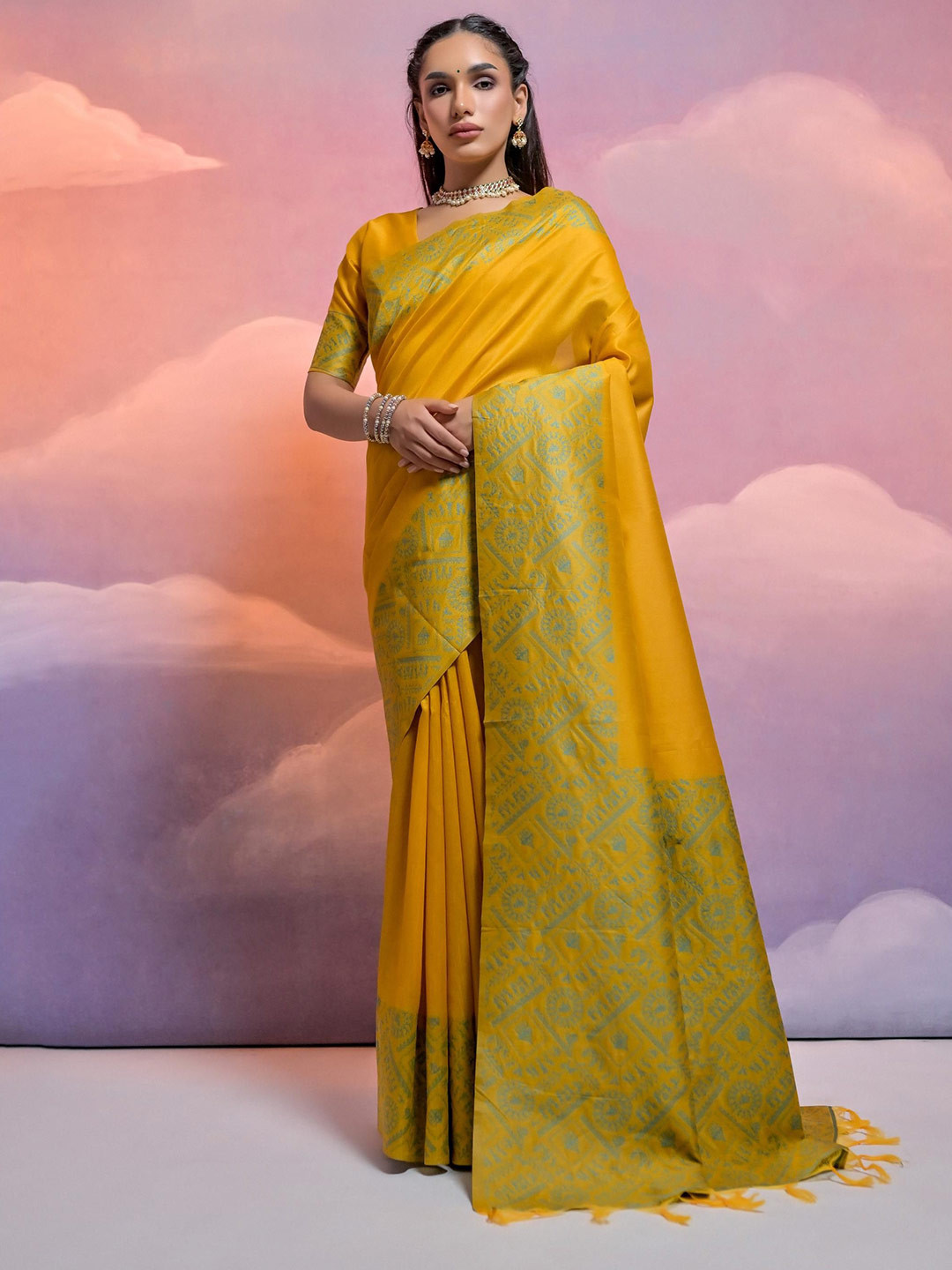 

Kandora Women Solid Pure Silk Saree, Yellow
