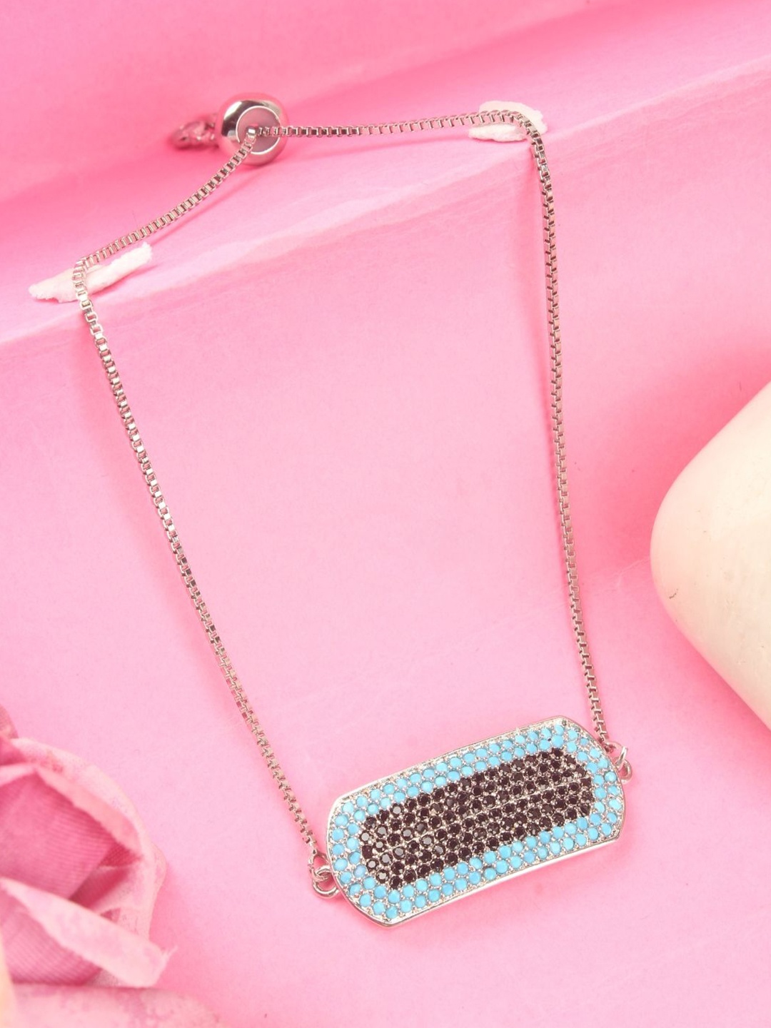 

KPOP Gold-Plated Cubic Zirconia Stone Studded Charm Bracelet