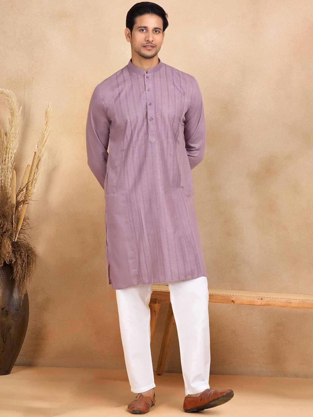 

KRAFT INDIA Men Striped Thread Work Pastels Kurta, Mauve