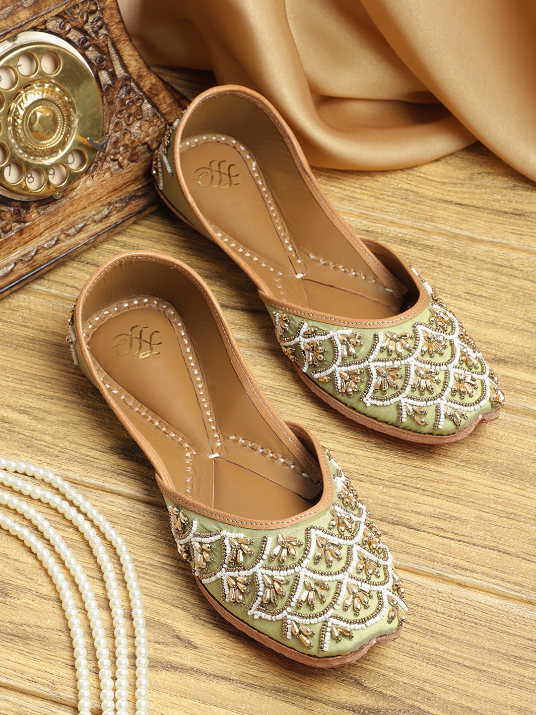 

House of Pataudi Women Embellished Ethnic Mojaris, Green