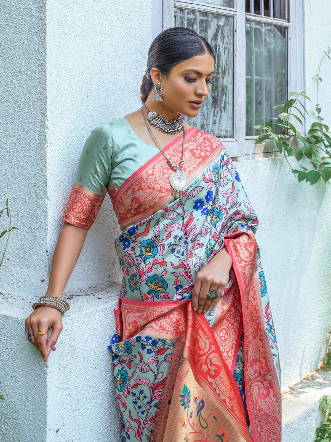 

Kandora Ethnic Motifs Zari Pure Silk Banarasi Saree, Green