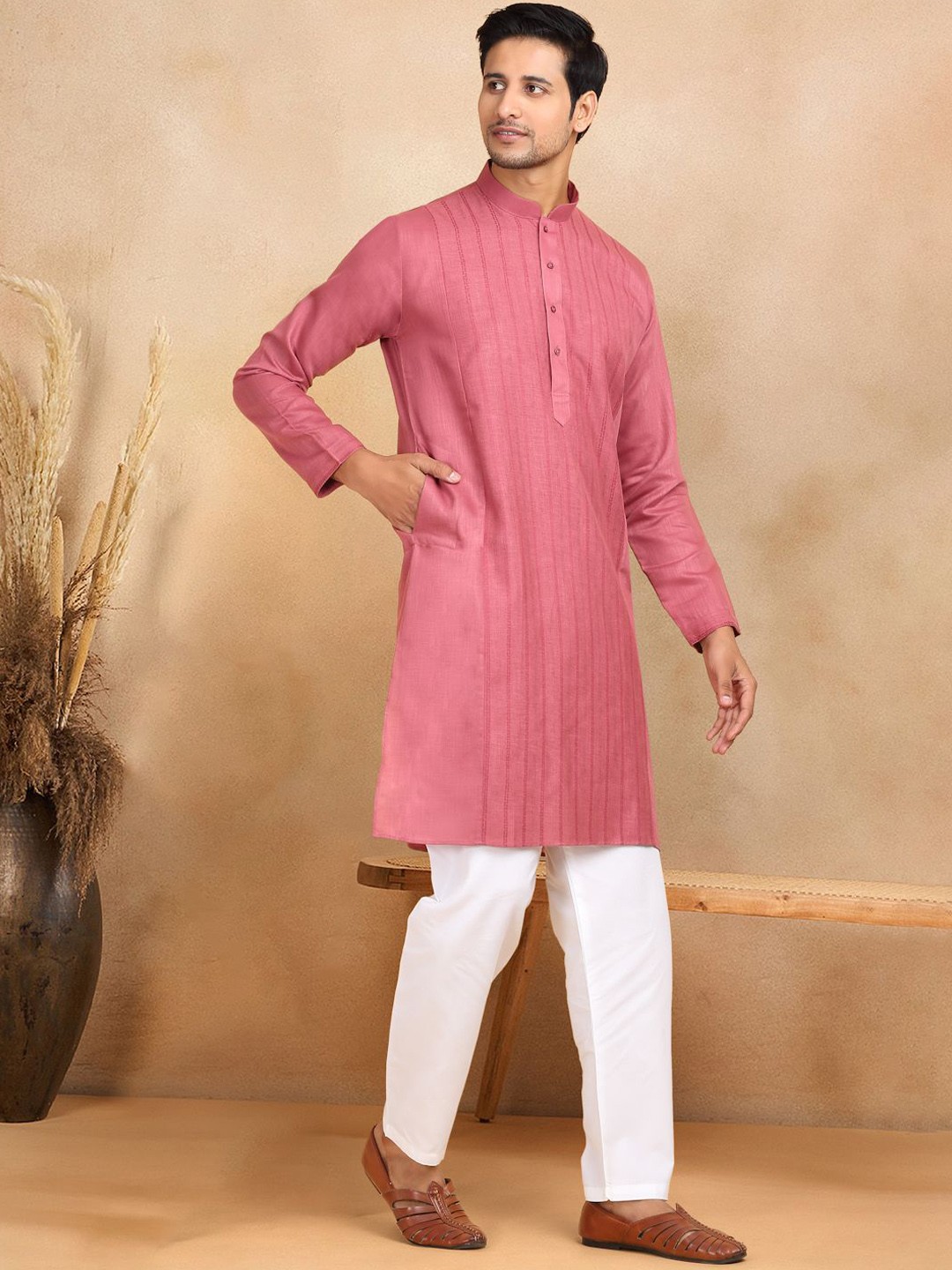 

KRAFT INDIA Men Striped Thread Work Pastels Kurta, Maroon