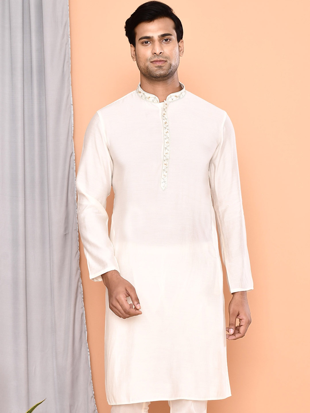 

MAAHI FABS Men Thread Work Kurta, Cream