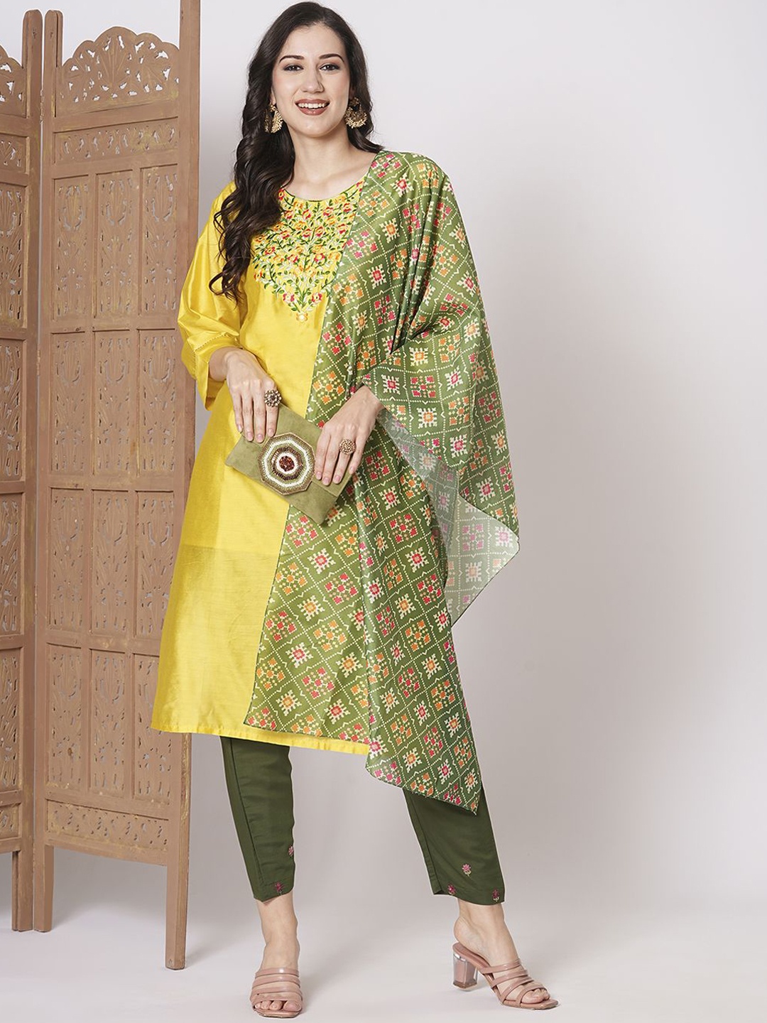 

KAYOMMI Women Floral Yoke Design Regular Thread Work Kurta & Trousers With Dupatta Set, Yellow