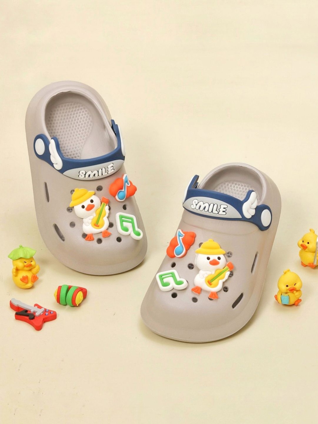 

Yellow Bee Boys Printed Clogs Flip Flops, Grey