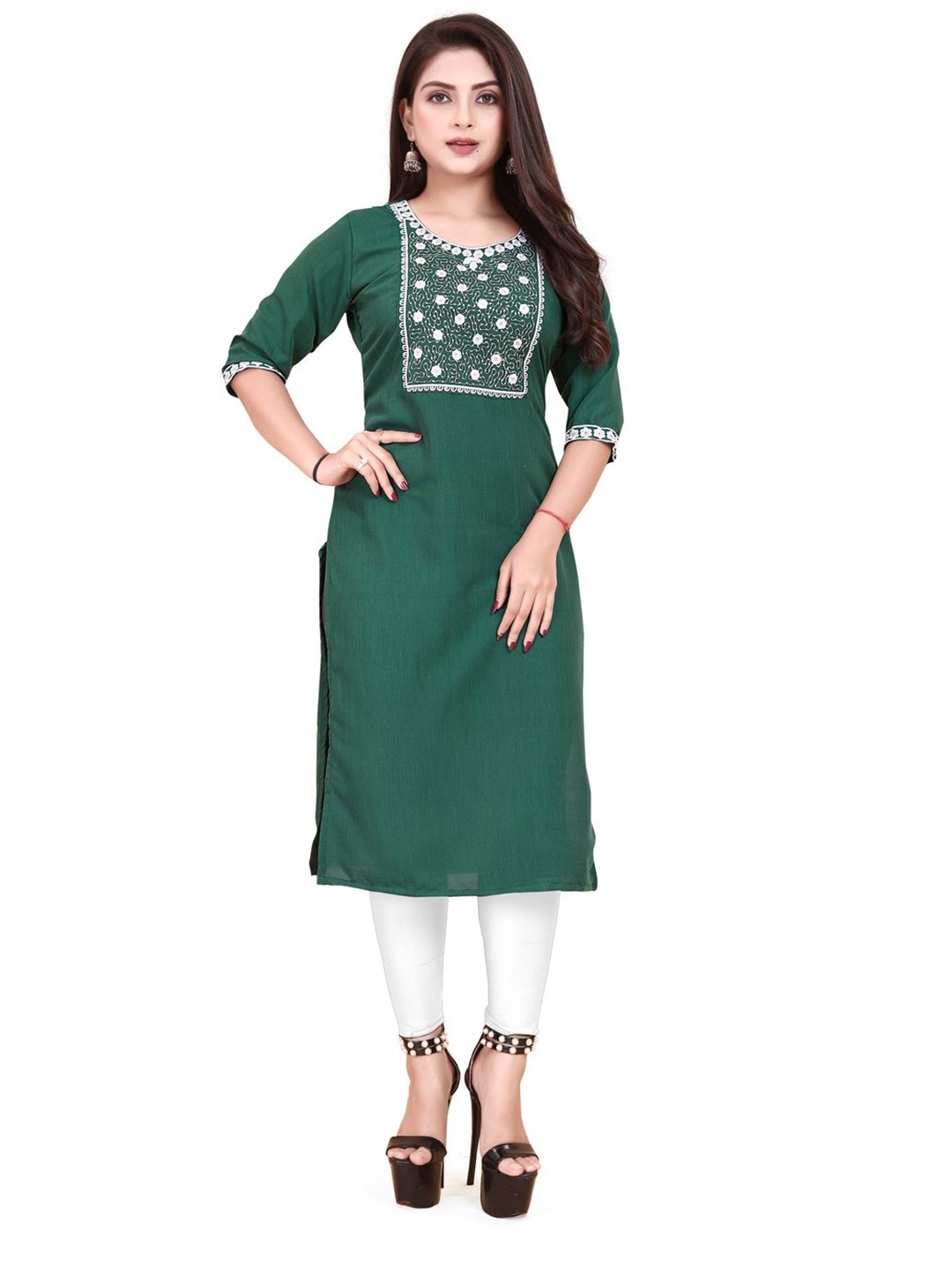 

AKK ENTERPRISE Floral Yoke Design Thread Work Straight Kurta, Green