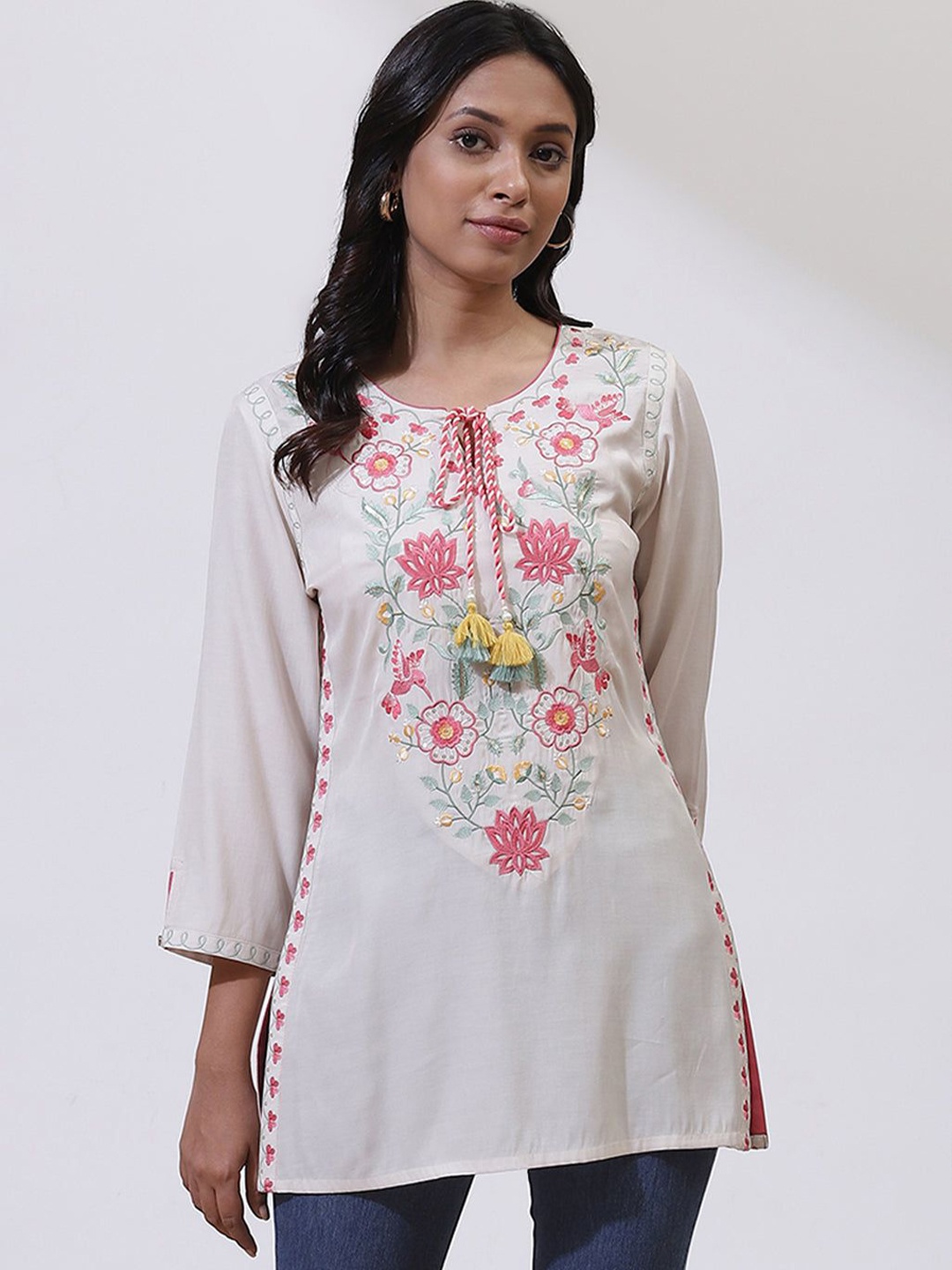 

Lakshita Women Floral Embroidered Thread Work Thread Work Kurti, Off white
