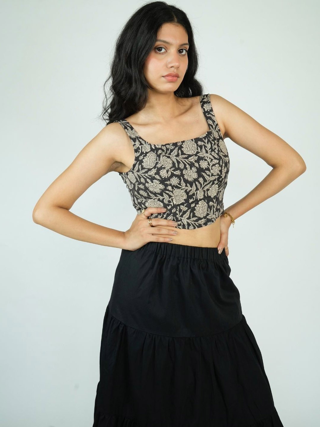 

SILAYIBAZI Women Floral Printed Crop Top, Black