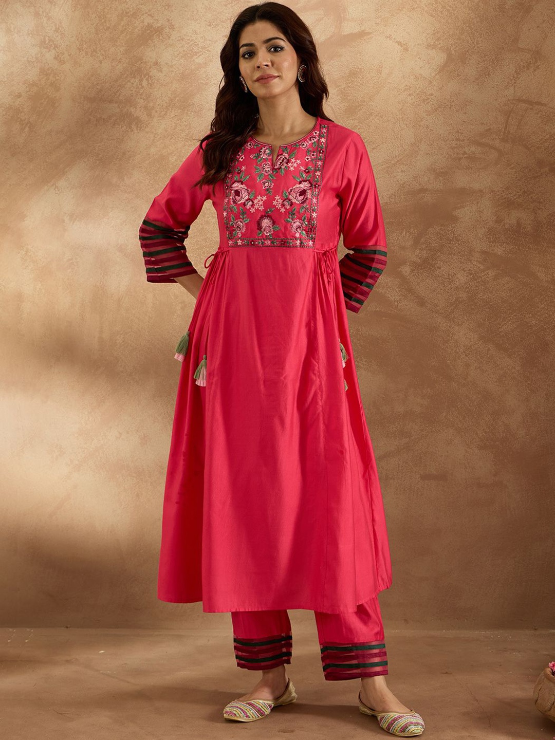 

Indo Era Women Floral Embroidered Empire Thread Work Liva Kurta with Trousers, Pink