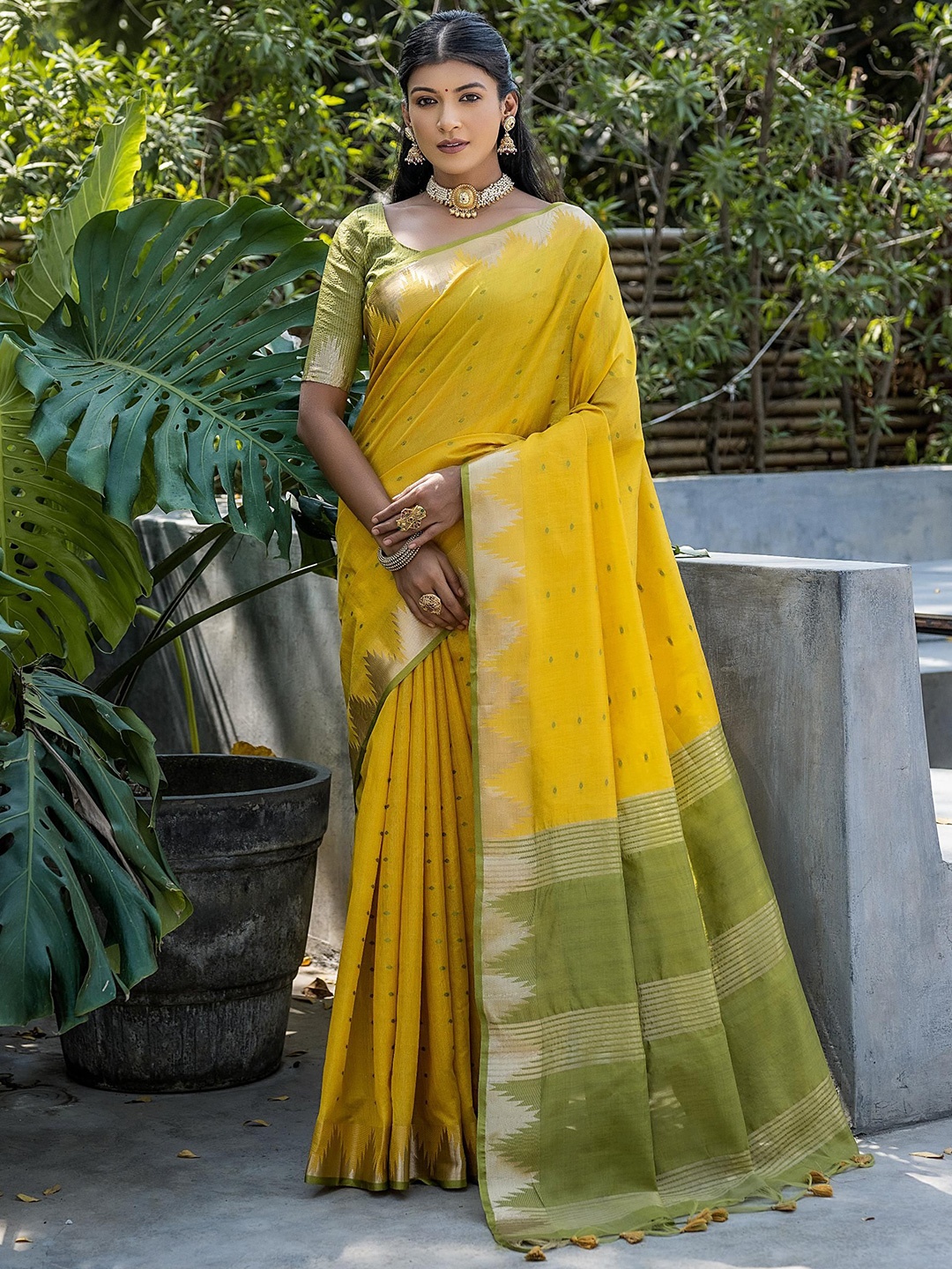 

Kandora Woven Design Zari Pure Silk Tussar Saree, Yellow