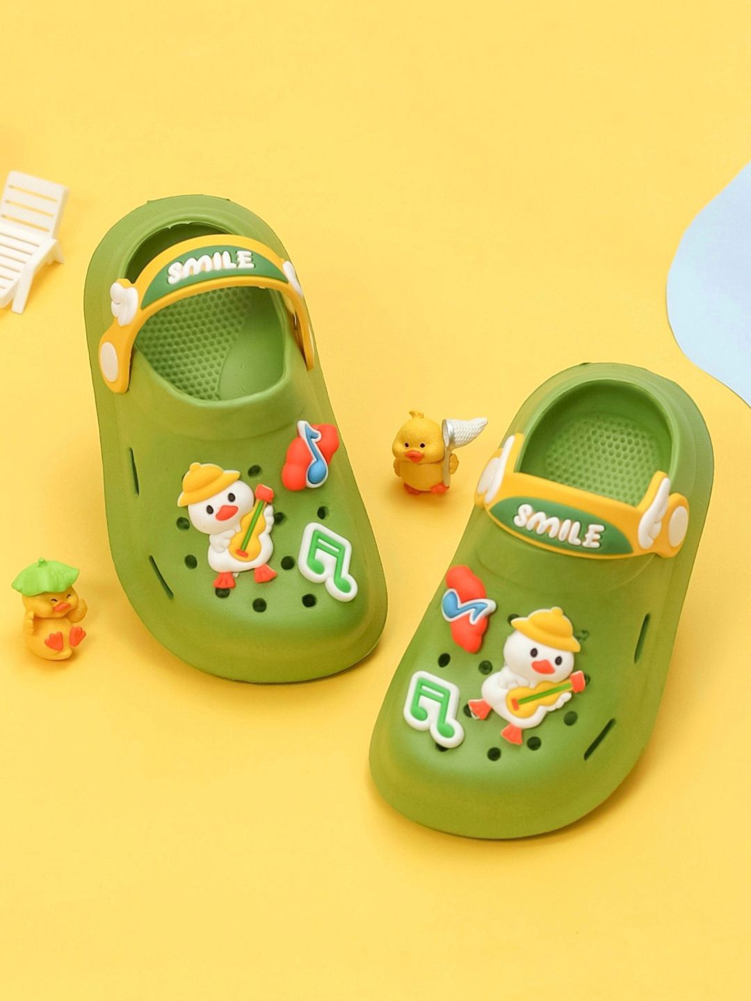 

Yellow Bee Boys Printed Clogs Flip Flops, Green