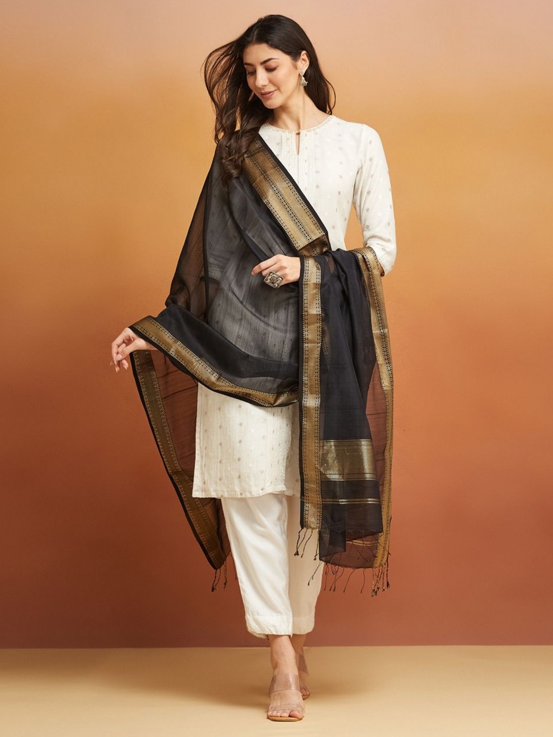 

Fabindia Cotton Silk Blend Maheshwari Dupatta, Black