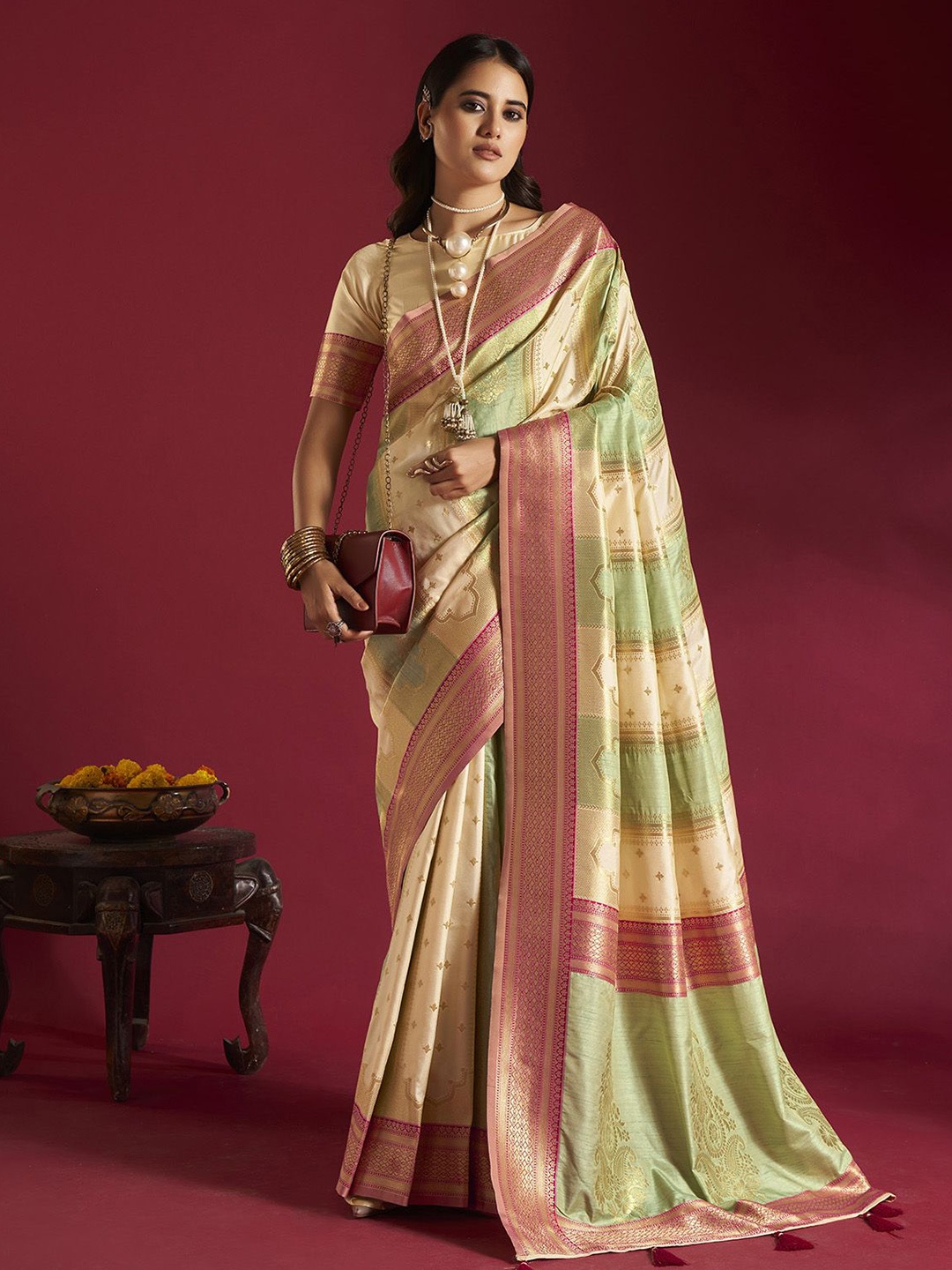 

elora Woven Design Zari Banarasi Saree, Green