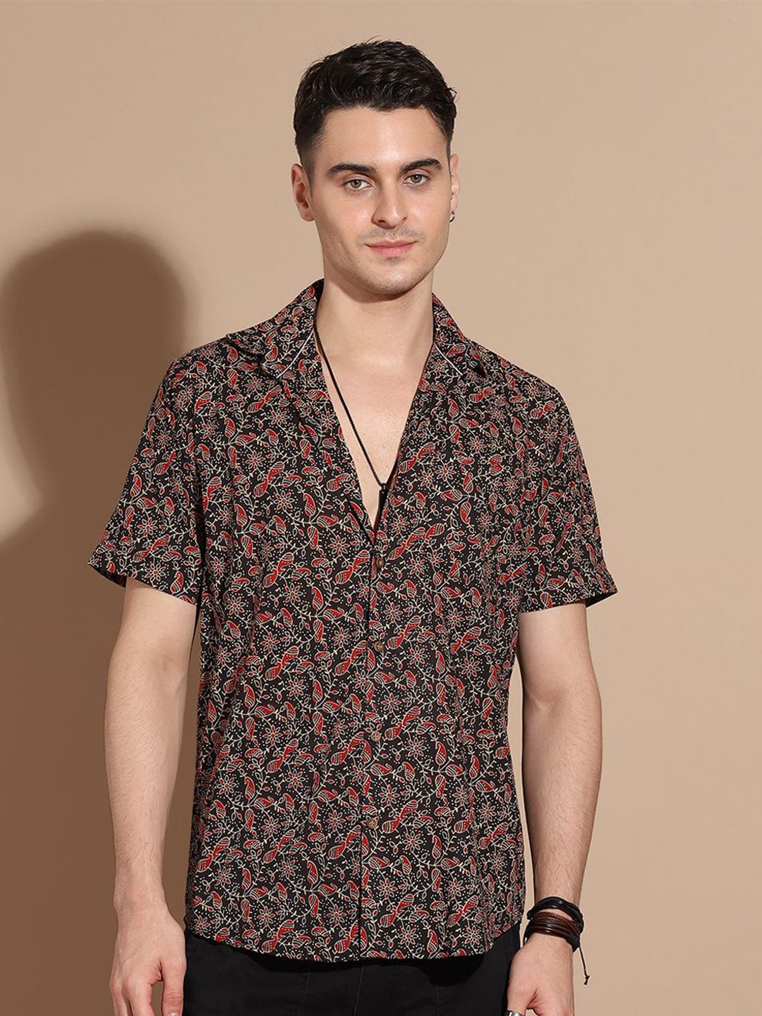 

Anouk Men Smart Cutaway Collar Floral Printed Cotton Casual Shirt, Maroon