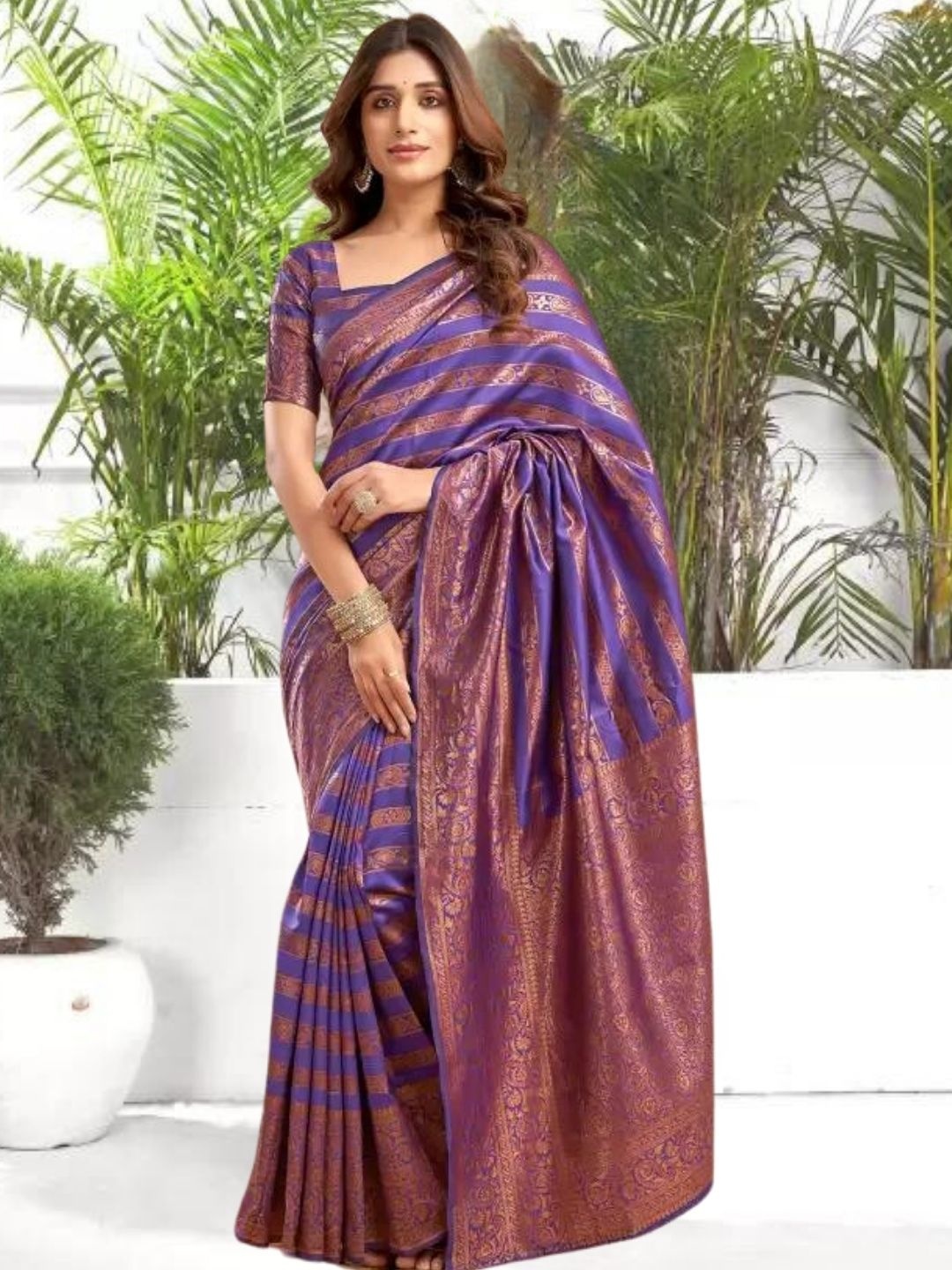

MAGMINA Woven Design Zari Banarasi Saree, Purple