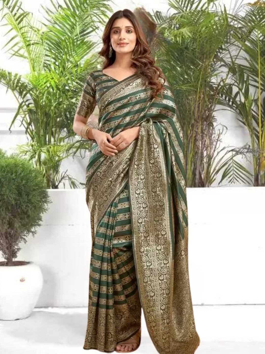 

MAGMINA Woven Design Zari Kanjivaram Saree, Green