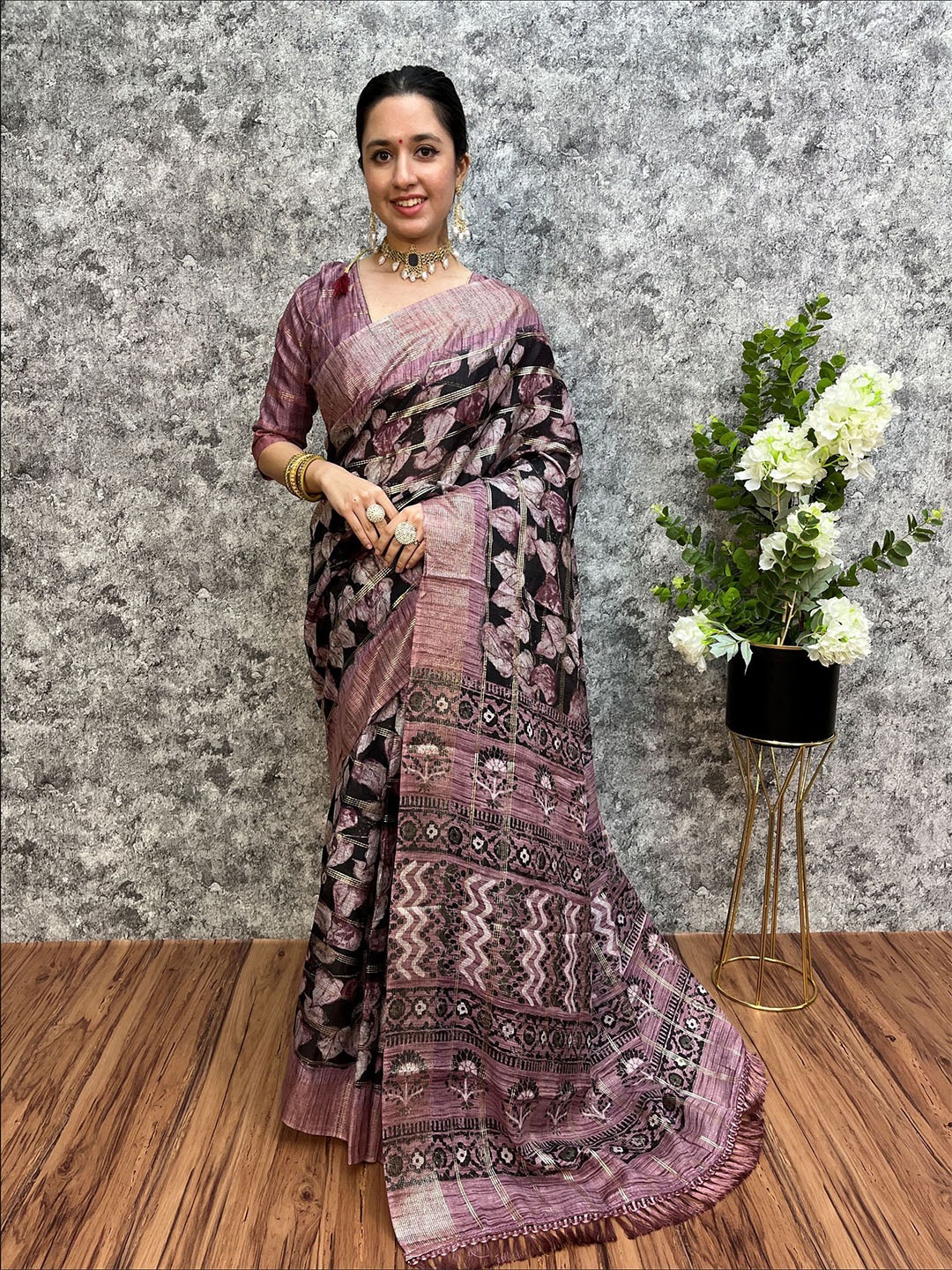 

DrapeMall Ethnic Motifs Printed Saree, Black