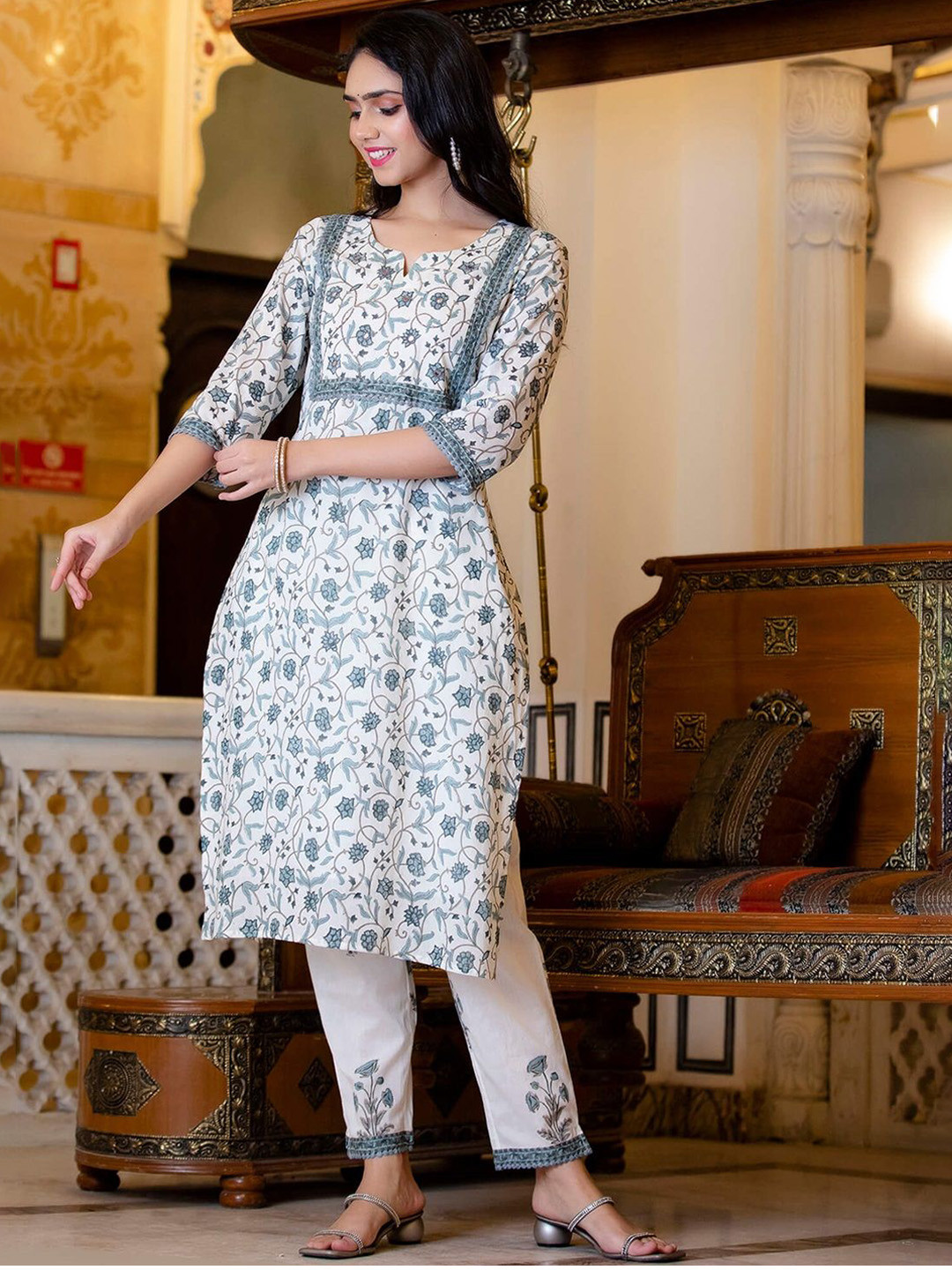 

Dastkar Women Floral Printed Regular Pure Cotton Kurta with Pyjamas Set, Grey