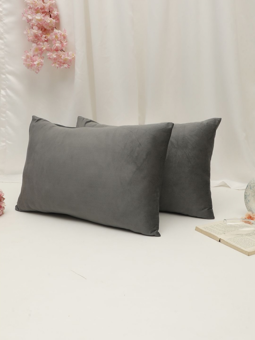 

THE CONVERSION Grey 2 Pieces Velvet Rectangle Pillow Covers