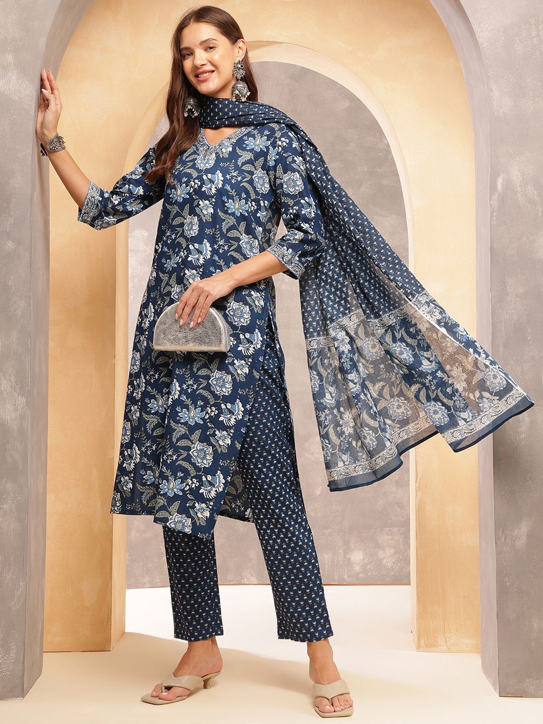 

Anouk Women Floral Printed Regular Kurta with Trousers & With Dupatta, Navy blue