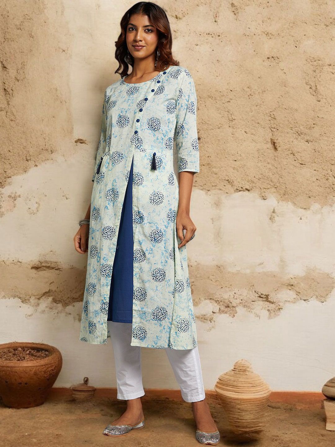 

Chandbaali Women Floral Printed Kurta, Blue