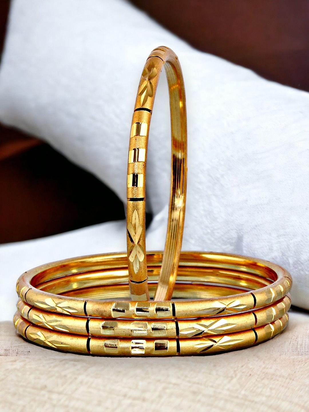 

LUCKY JEWELLERY Set Of 4 Gold-Plated Bangles