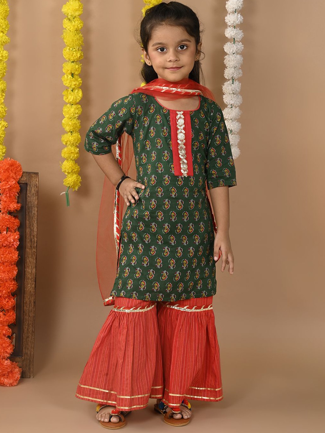 

Here&Now X Kinder Kids Girls Ethnic Printed Pure Cotton Kurta With Sharara & Dupatta, Green