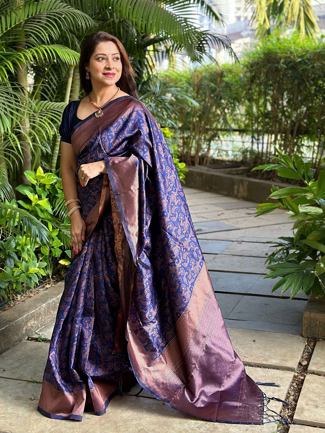 

QENY Woven Design Zari Art Silk Banarasi Saree, Blue